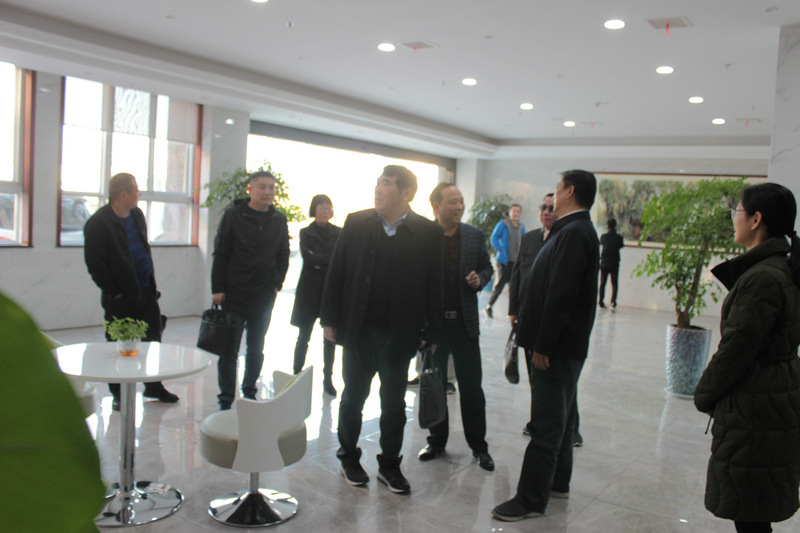 市人大副主任張懷科，市政協副主席張小樵，市政協經濟委主任謝自信一行來我司參觀考研