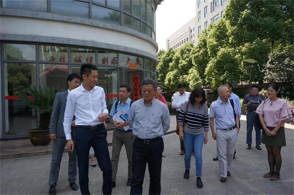 中國（海南）改革發(fā)展研究院院長、國務(wù)院發(fā)展研究中心企業(yè)所所長領(lǐng)導(dǎo)一行來我司調(diào)研工作